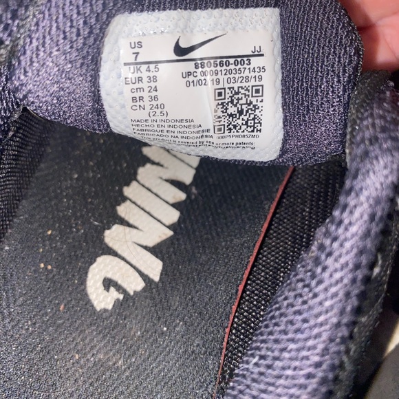 Women’s Nike Running Shoes - Picture 4 of 4